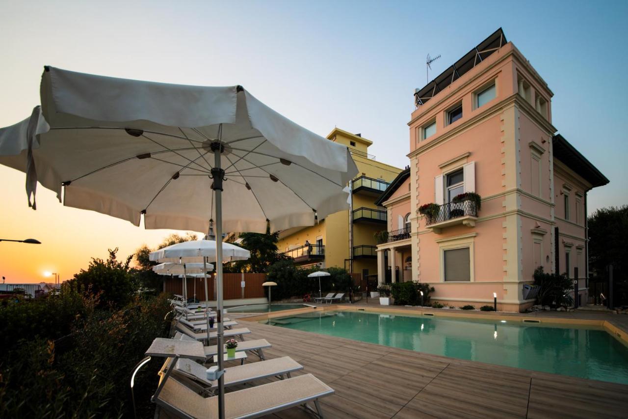 Villa Fiorita Cattolica Bagian luar foto