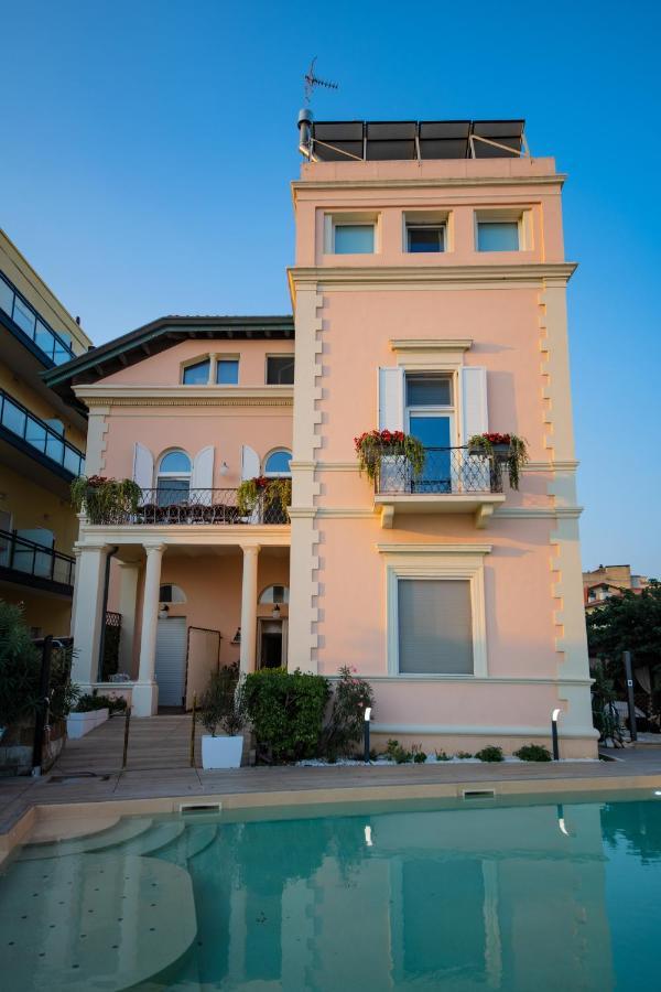 Villa Fiorita Cattolica Bagian luar foto