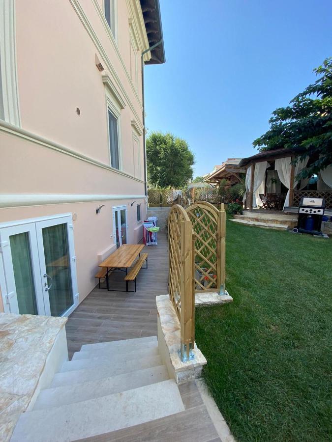 Villa Fiorita Cattolica Bagian luar foto