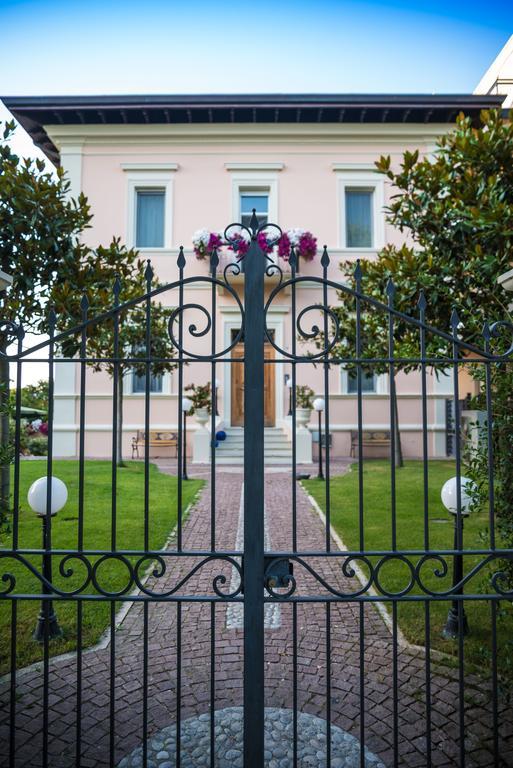 Villa Fiorita Cattolica Bagian luar foto