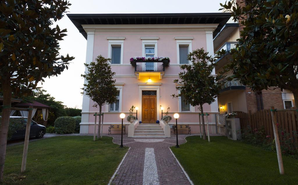 Villa Fiorita Cattolica Bagian luar foto